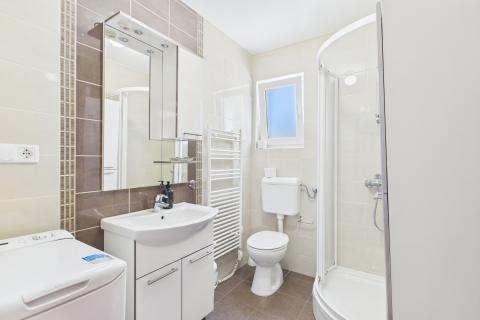 Krk, Njivice – Haus mit Aussicht und 2 Apartments