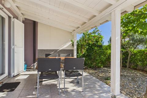 Krk, Njivice – Haus mit Aussicht und 2 Apartments