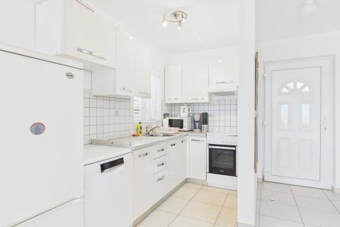 Krk, Njivice – Haus mit Aussicht und 2 Apartments