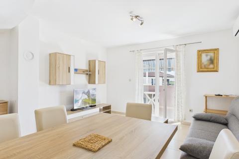 Krk, Njivice – Haus mit Aussicht und 2 Apartments