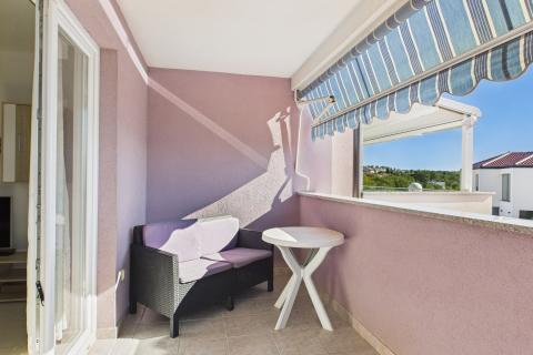 Krk, Njivice – Haus mit Aussicht und 2 Apartments