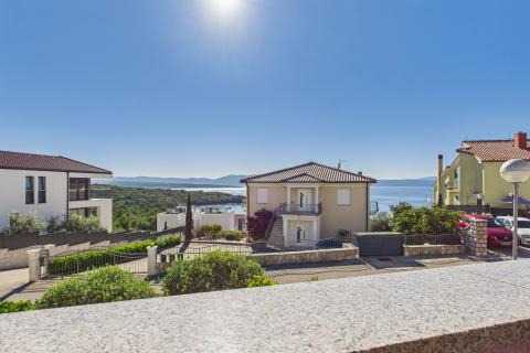 Krk, Njivice – Haus mit Aussicht und 2 Apartments