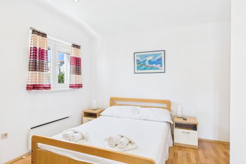 Krk, Njivice – Haus mit Aussicht und 2 Apartments