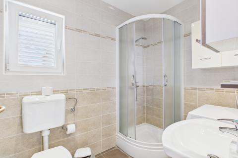 Krk, Njivice – Haus mit Aussicht und 2 Apartments