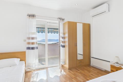 Krk, Njivice – Haus mit Aussicht und 2 Apartments