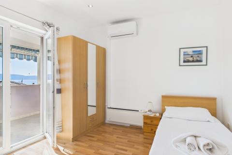 Krk, Njivice – Haus mit Aussicht und 2 Apartments