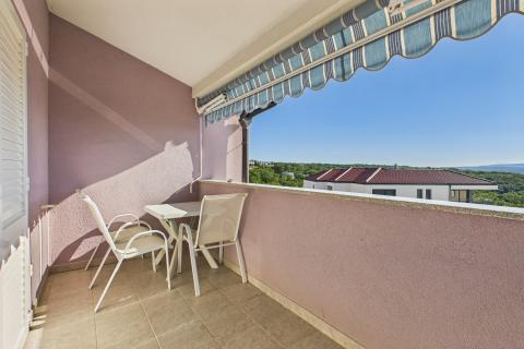 Krk, Njivice – Haus mit Aussicht und 2 Apartments