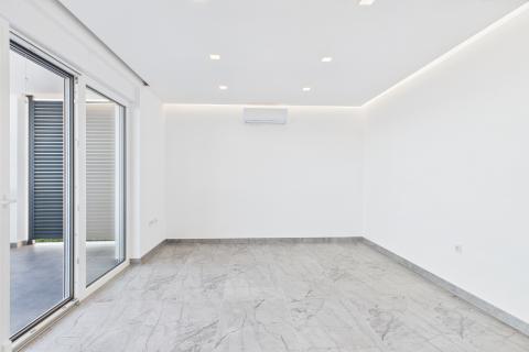 Crikvenica – novogradnja s pogledom, terasa i parking