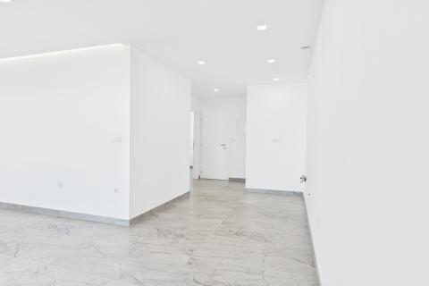 Crikvenica – novogradnja s pogledom, terasa i parking