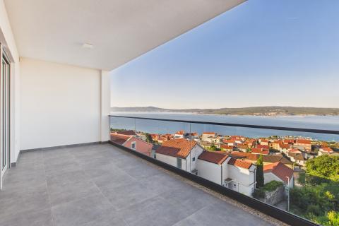 Crikvenica – novogradnja s pogledom, terasa i parking