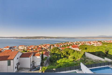 Crikvenica – novogradnja s pogledom, terasa i parking