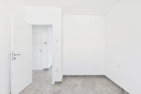 Crikvenica – novogradnja s pogledom, terasa i parking