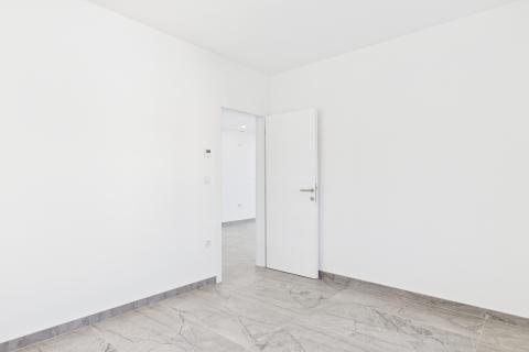 Crikvenica – novogradnja s pogledom, terasa i parking