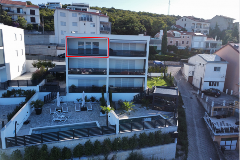 Crikvenica – novogradnja s pogledom, terasa i parking