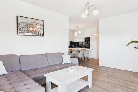 Istrien, Medulin – Luxusvilla mit drei Apartments, 200 m vom Strand – Meerblick