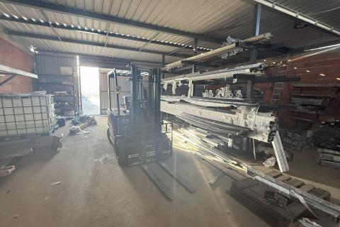 Rugvica, Proizvodna hala s prodajnim prostorom i skladištem