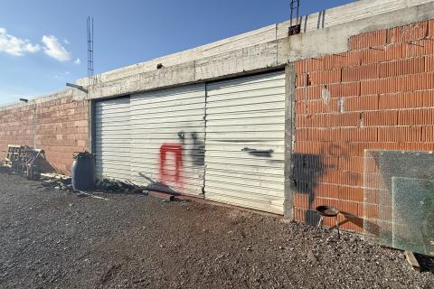 Rugvica, Proizvodna hala s prodajnim prostorom i skladištem