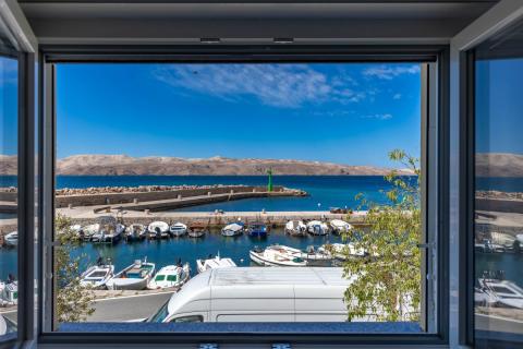 Karlobag – stan prva vrsta do morja, pogled in center