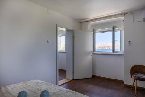 Karlobag – stan prva vrsta do morja, pogled in center