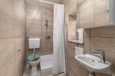 Karlobag – stan prva vrsta do morja, pogled in center