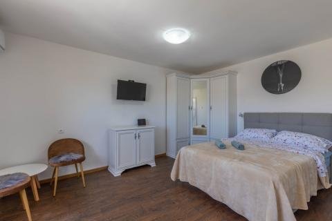 Karlobag – stan prva vrsta do morja, pogled in center