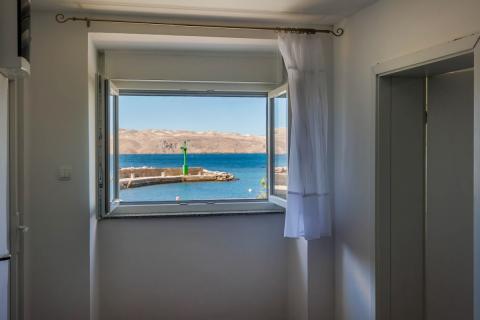 Karlobag – stan prva vrsta do morja, pogled in center