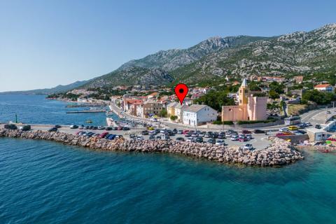 Karlobag – stan prva vrsta do morja, pogled in center