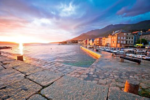 Karlobag – stan prva vrsta do morja, pogled in center