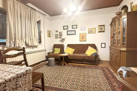 Zagreb, Kustošija, Etažirana kuća sa tri stana