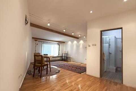 Zagreb, Kustošija, Etažirana kuća sa tri stana