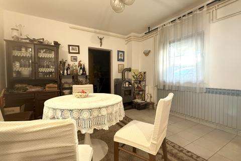 Zagreb, Kustošija, Etažirana kuća sa tri stana