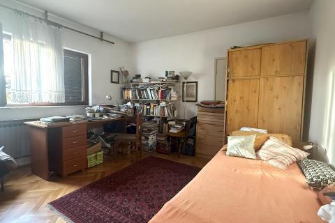 Zagreb, Kustošija, Etažirana kuća sa tri stana