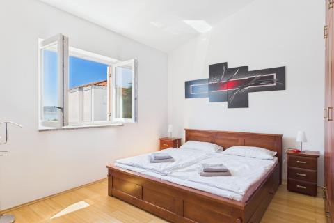 Novi Vinodolski- stan 2.red od mora sa jacuzzijem