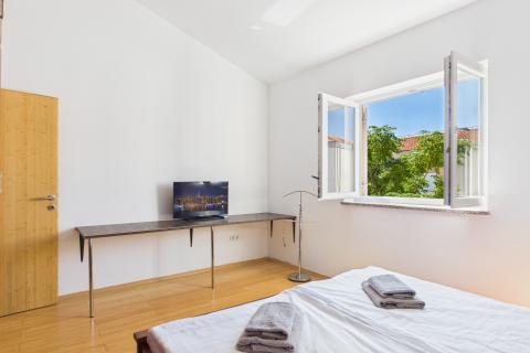 Novi Vinodolski- stan 2.red od mora sa jacuzzijem