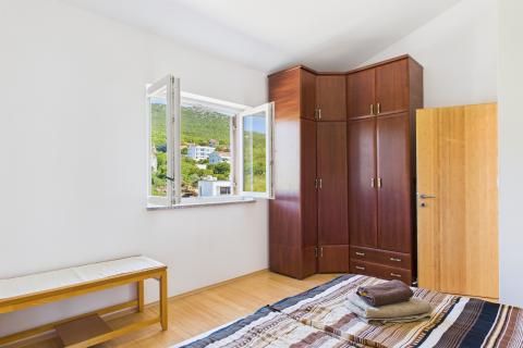 Novi Vinodolski- stan 2.red od mora sa jacuzzijem