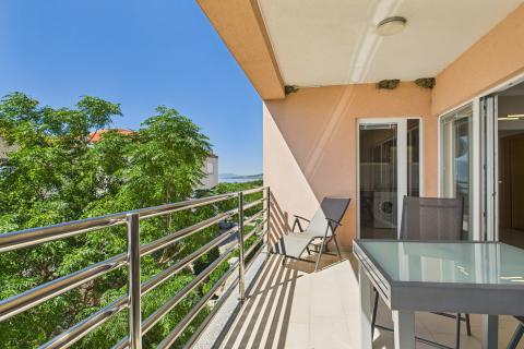 Novi Vinodolski- stan 2.red od mora sa jacuzzijem