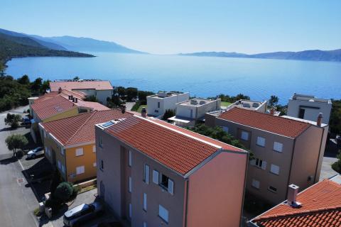 Novi Vinodolski- stan 2.red od mora sa jacuzzijem