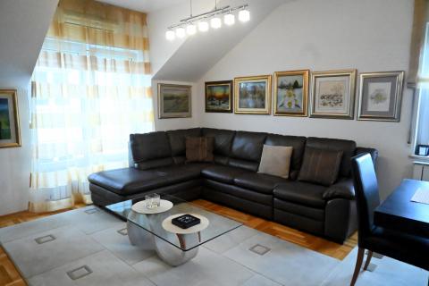 Zagreb, Bukovac - stan s 2 spavaće sobe, spremište, parking