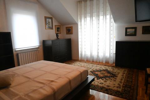 Zagreb, Bukovac - stan s 2 spavaće sobe, spremište, parking