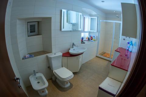 KARLOBAG-kuća s ugostiteljskim objektom i dva stana