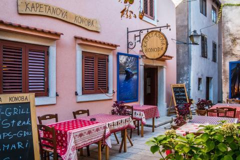 KARLOBAG-kuća s ugostiteljskim objektom i dva stana