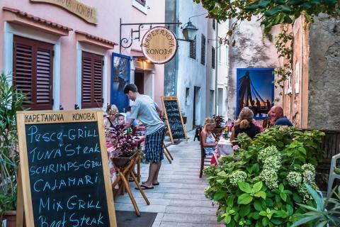 KARLOBAG-kuća s ugostiteljskim objektom i dva stana