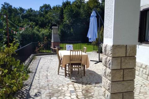 Opatija, Ika, kuća s velikim dvorištem i pogledom na more 