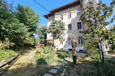 Pula, Zentrum – Wohnung in einer k.u.k.-Villa