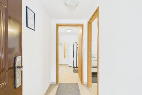 Crikvenica, centar - tri stana 200 metara od mora