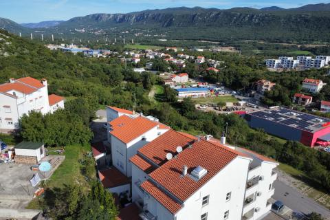 Novi Vinodolski - dvoetažni stan idealan za obitelj