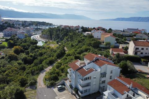 Novi Vinodolski - dvoetažni stan idealan za obitelj