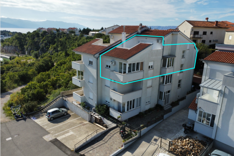 Novi Vinodolski - dvoetažni stan idealan za obitelj