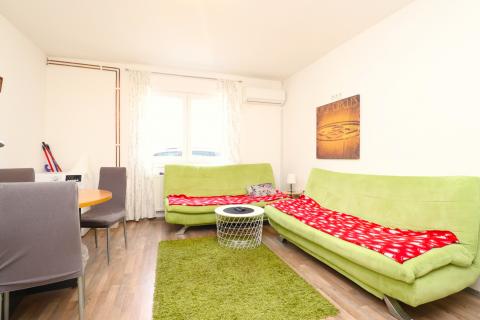 Zagreb, Srednjaci, stan u prizemlju s dvije spavaće sobe, 56m2