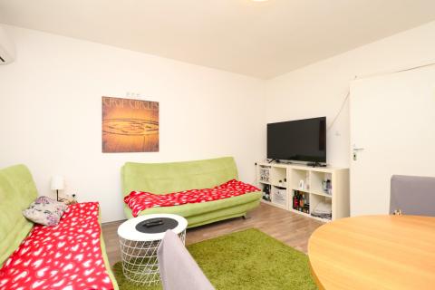 Zagreb, Srednjaci, stan u prizemlju s dvije spavaće sobe, 56m2